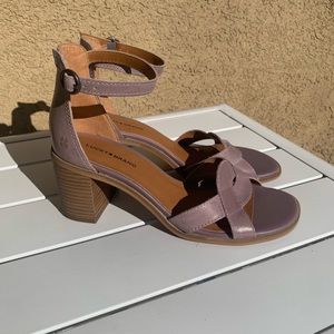 Lucky Brand leather lavender color block sandals size 8M